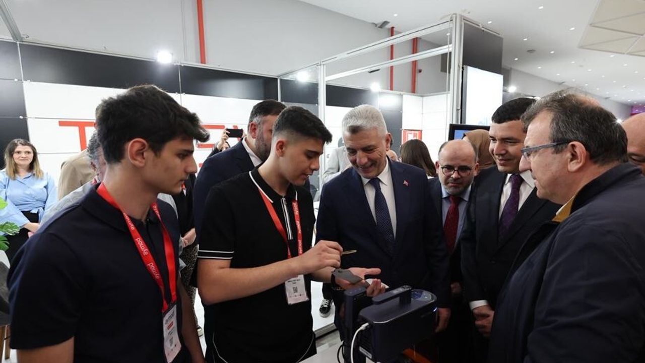 Ticaret Bakanı Ömer Bolat, “Ayakkabı ithalatındaki düşüş, uyguladığımız politikaların somut sonucudur”