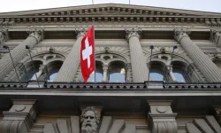 İsviçre Merkez Bankası (SNB), ana faiz oranını düşürerek piyasaları şaşırttı