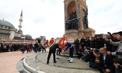 Türkiye Cumhuriyeti’nin 102’nci kuruluş yıldönümü, Taksim Cumhuriyet Anıtı’nda kutlandı