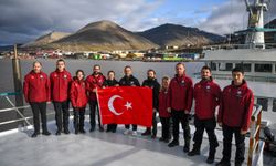 Bakan Kacır, 6. Ulusal Arktik Bilim Seferi'nde bilim insanlarının çalışmalarını yerinde inceledi
