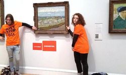İklim aktivistleri ellerini Van Gogh tablosuna yapıştırdı!