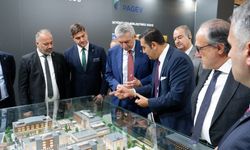 İstanbul Sanayi Odası Başkanı Erdal Bahçıvan Plast Eurasia Fuarı'nı ziyaret etti