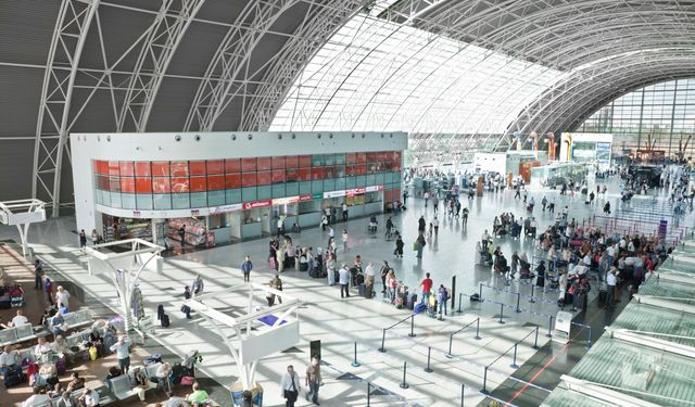 Türkiye genelindeki havalimanları 2 ayda 32,9 milyon yolcuya hizmet verdi