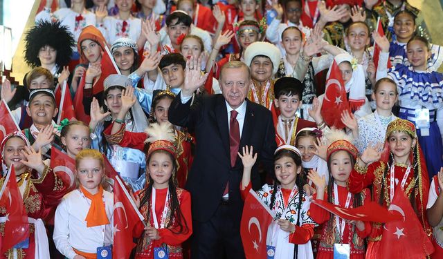 Cumhurbaşkanı Erdoğan Beştepe'de çocukları memnuniyetle kabul etti!