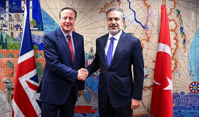 Dışişleri Bakanı Hakan Fidan Brüksel'de İngiliz mevkidaşı Cameron ile bir araya geldi