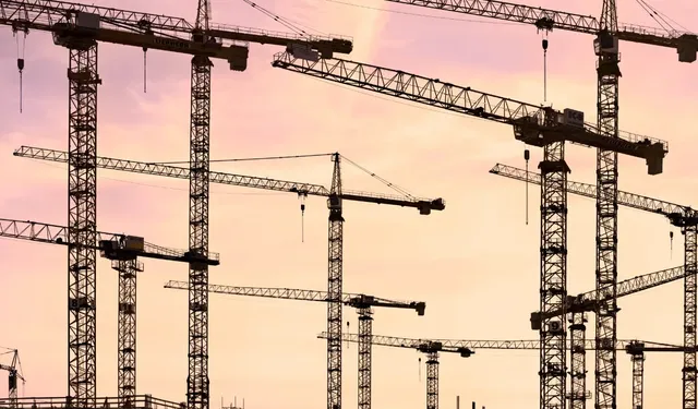 İnşaat sektörü yurt içinde maliyet yurt dışında jeopolitik risk kıskacında