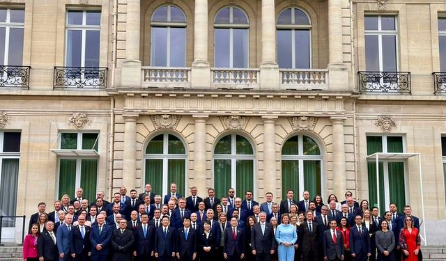 Ticaret Bakanı Ömer Bolat ve Hazine ve Maliye Bakanı Mehmet Şimşek Fransa'da OECD Bakanlar Toplantısı'na katıldı