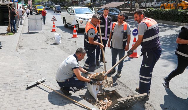 Sağanak yağış ve fırtınaya karşı İBB ekipleri teyakkuzda