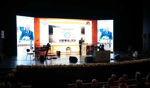 Malatya Eğitim Vakfı'nın 40'ıncı yılına özel onur gecesi düzenlendi