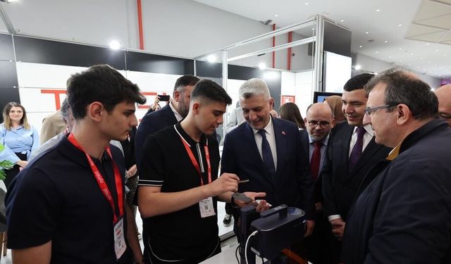 Ticaret Bakanı Ömer Bolat, “Ayakkabı ithalatındaki düşüş, uyguladığımız politikaların somut sonucudur”