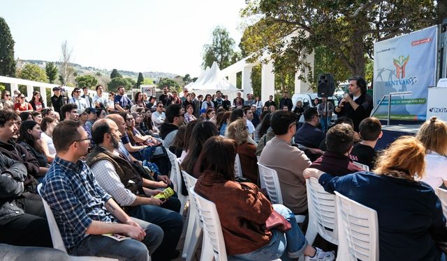 İZKİTAP Fuarı’nda Kitap ve Kültür Buluşması Yoğun İlgi Gördü