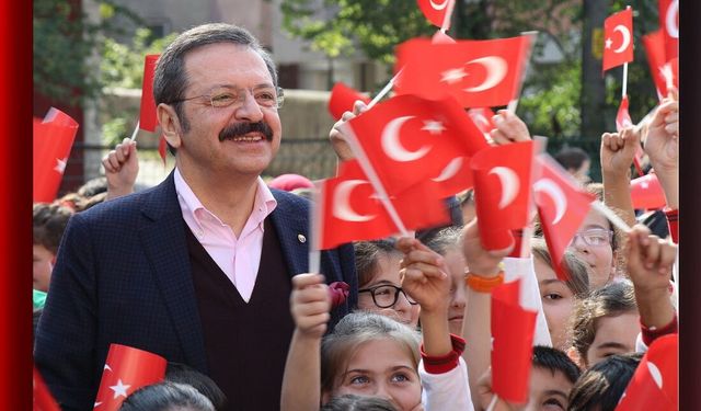 Hisarcıklıoğlu: “23 Nisan, geleceğe olan inancımızın ve umutlarımızın en güçlü ifadesidir”