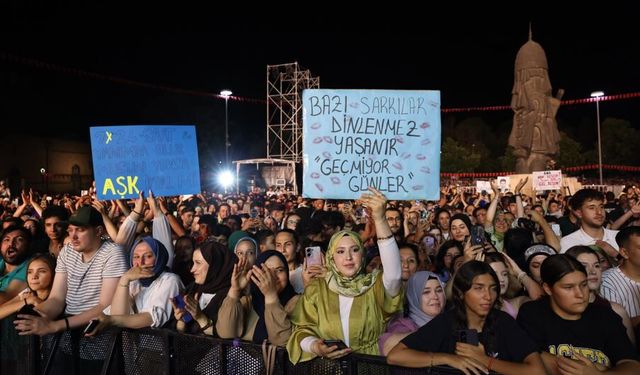 Konya Kültür Yolu Festivali'ne Özcan Deniz damga vurdu
