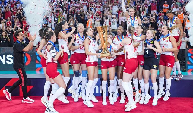 Türkiye, İtalya’yı 3-2 yenerek Avrupa kadınlar voleybol şampiyonluğunu korudu