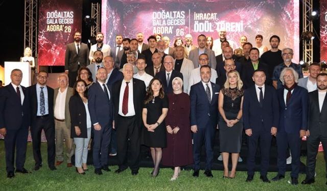 Ege Maden İhracatçıları Birliği düzenlediği Doğal Taş Gala Gecesi’nde iki ödül töreni birden düzenledi