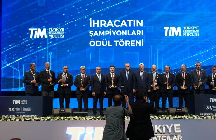 Cumhurbaşkanı Erdoğan, 396 milyar dolarlık ihracatın şampiyonlarını ödüllendirdi