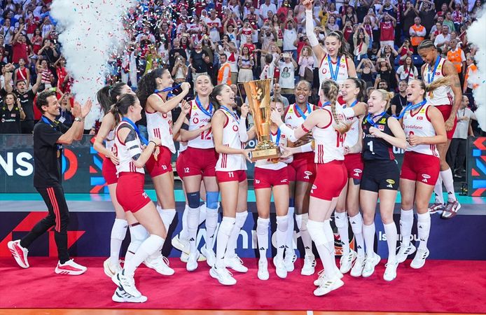 Türkiye, İtalya’yı 3-2 yenerek Avrupa kadınlar voleybol şampiyonluğunu korudu