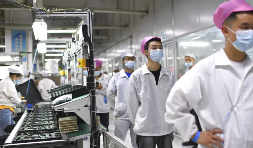 Apple, Hindistan'da iPhone üretimine odaklanarak Çin dışında üretimini artırıyor