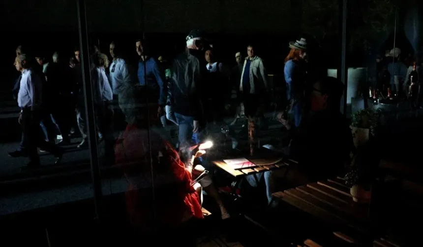 İspanya ve Portekiz Elektrik Kesintileriyle Sarsıldı: Kaos ve Siber Saldırı Şüphesi