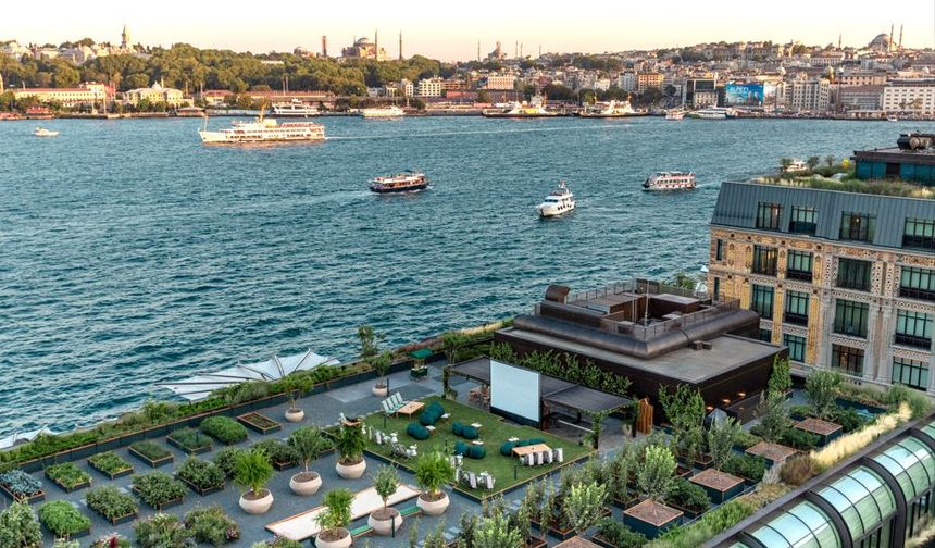 The Peninsula Istanbul’da Herb Garden Terasında Açık Hava Sinema Gösterimleri Başladı