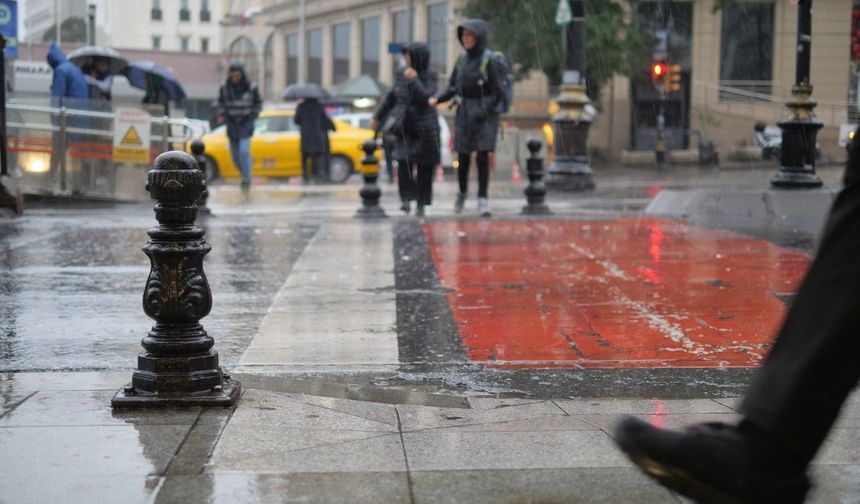 İstanbul'a soğuk ve sağanak uyarısı