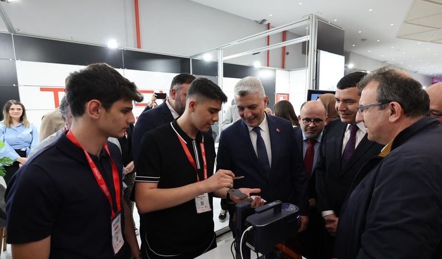 Ticaret Bakanı Ömer Bolat, “Ayakkabı ithalatındaki düşüş, uyguladığımız politikaların somut sonucudur”