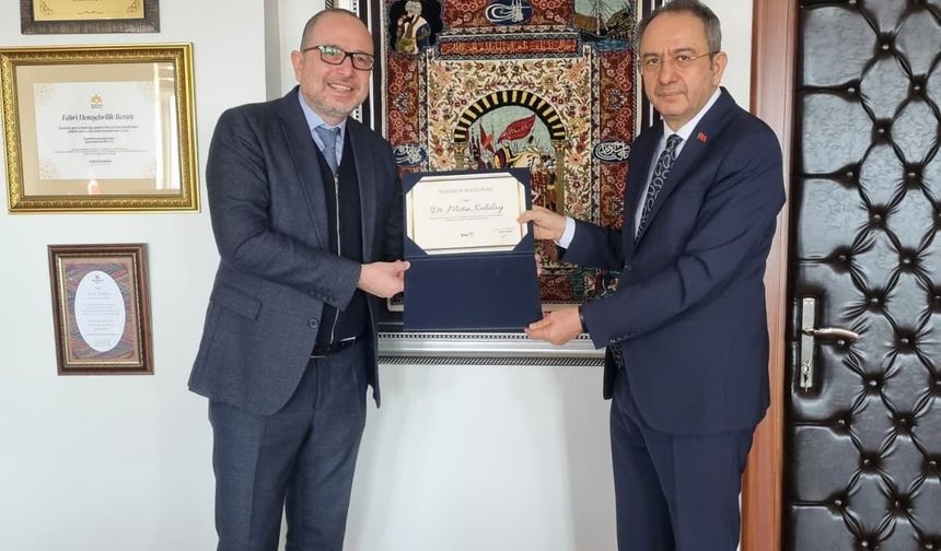 Gastronomi Turizmi Derneği Başkanı Gürkan Boztepe, Dilovası Kaymakamı Dr. Metin Kubilay'ı makamında ziyaret etti