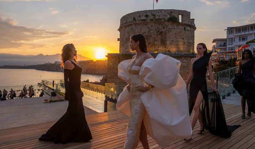 Antalya Fashion Week Kapsamında Cihan Nacar Defilesi: Moda, Sanat ve Tarih Aynı Sahnede Buluştu