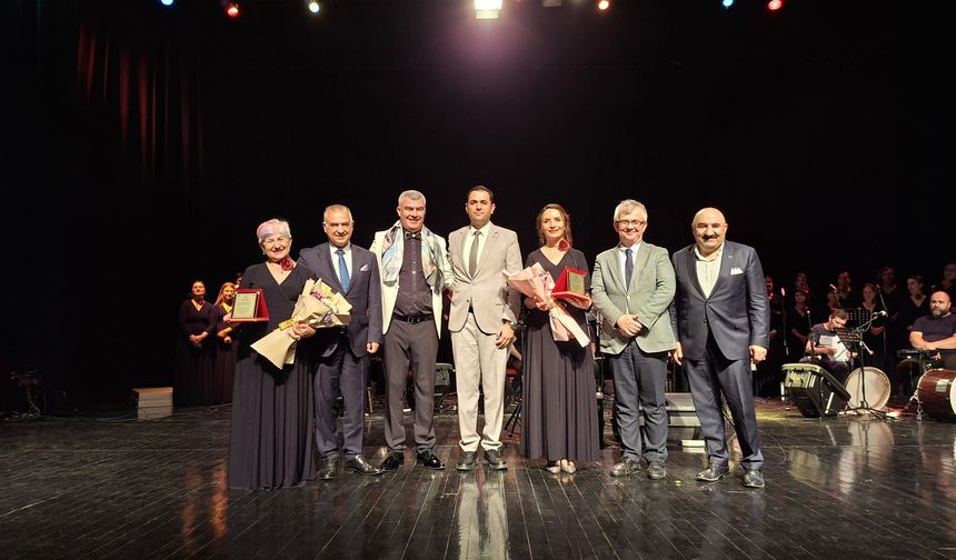 Eskişehir Şehir Hastanesi Çalışanları Türk Halk Müziğiyle Sahne Aldı