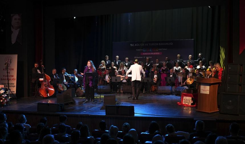 Bursa’da “Yeşilçam Şarkıları” ile Nostalji Dolu Festival Akşamı