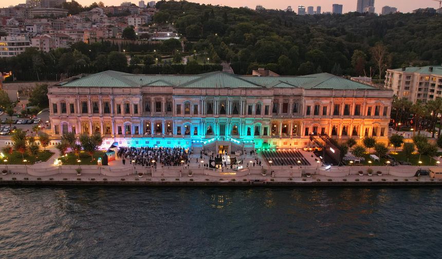 Huawei, Dünya Fotoğrafçılık Günü’nde Çırağan Sarayı’nı “Gün Batımı”na Bürüdü