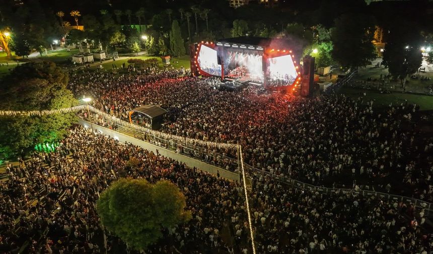 İEF’de müzik ve mizah bir arada
