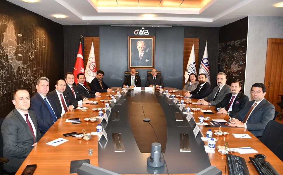 Paraguay Büyükelçisi Güneydoğulu Hububat ihracatçılarıyla buluştu