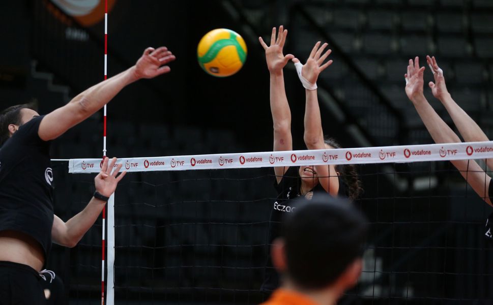 Eczacıbaşı Dynavit, Beşiktaş karşısında filede