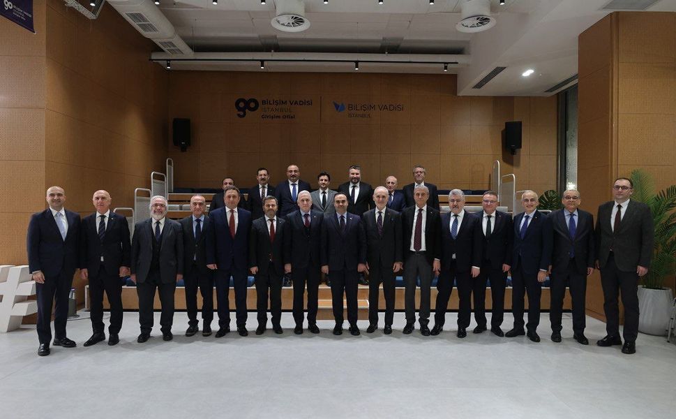 Bakan Mehmet Fatih Kacır, İstanbul’daki OSB başkanlarıyla iftarda buluştu