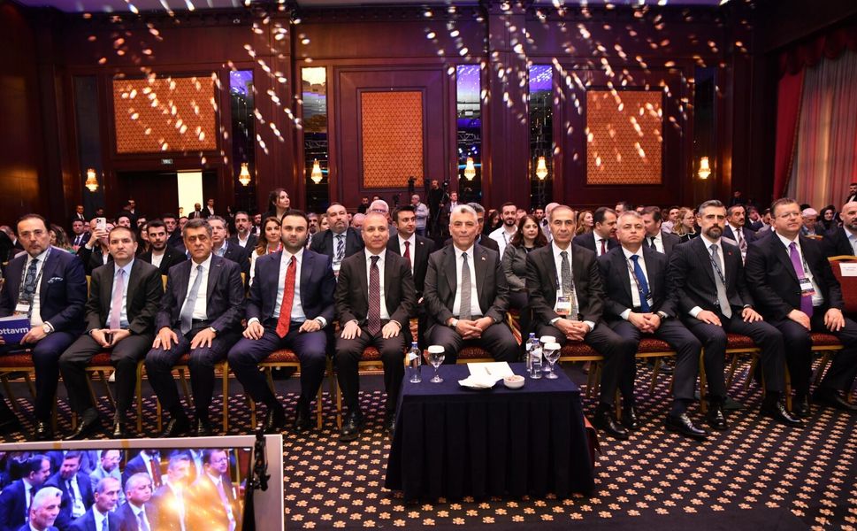 Bakan Bolat: Türk TIR şoförlerinin Körfez'de transit Suudi vizesi alarak seyahat etmeleri mümkün hale geldi