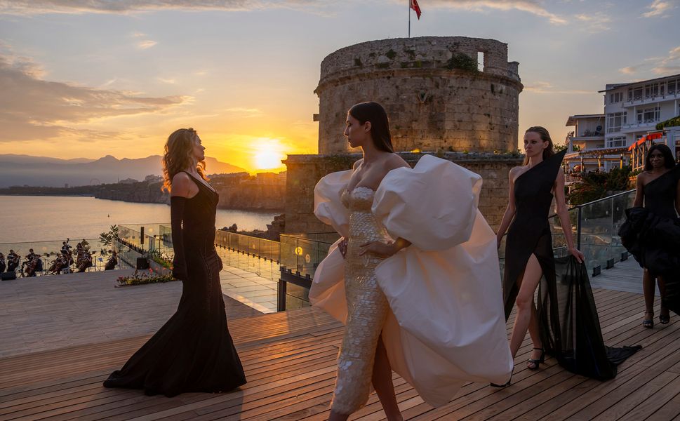 Antalya Fashion Week Kapsamında Cihan Nacar Defilesi: Moda, Sanat ve Tarih Aynı Sahnede Buluştu