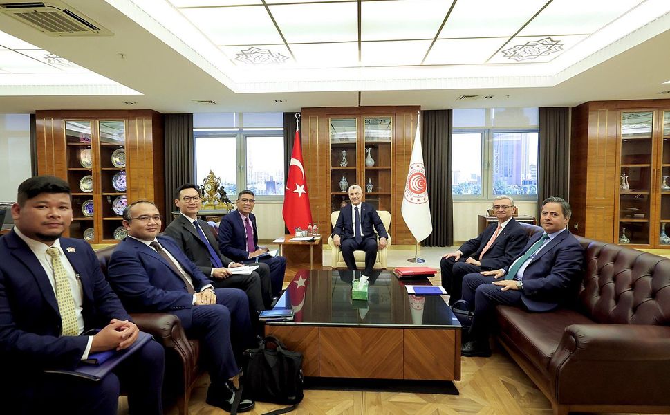Bakan Bolat, Malezya Büyükelçisi Shaffieq ile Görüştü