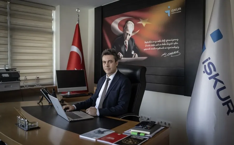 İŞKUR'dan yapay zeka destekli dijital dönüşüm hamlesi: Sanal iş ve meslek danışmanı geliyor