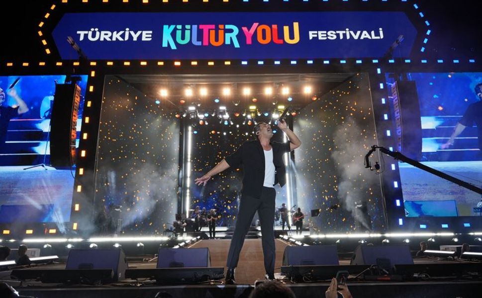 Van Kültür Yolu Festivali Bayhan Konseriyle Final Yaptı