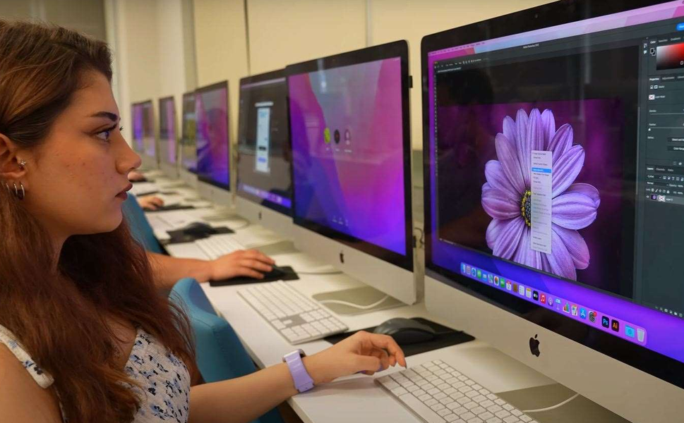 Yapay zekâ iletişimcinin rakibi değil, en güçlü çalışma arkadaşı!