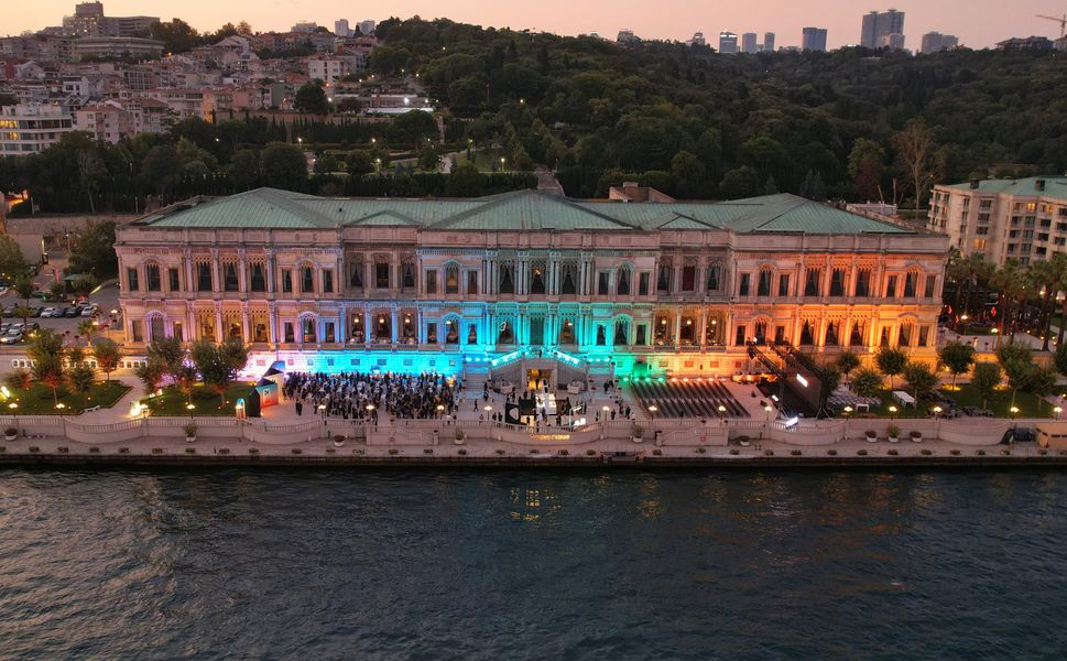Huawei, Dünya Fotoğrafçılık Günü’nde Çırağan Sarayı’nı “Gün Batımı”na Bürüdü