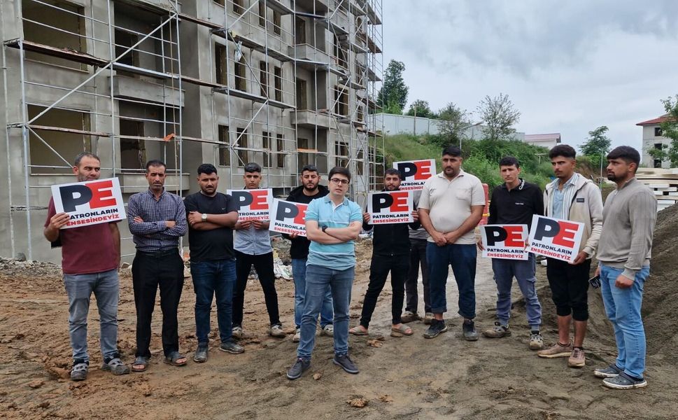 TOKİ şantiyesinde işçiler iki aylık ücretleri için eylemde: Halktan büyük destek