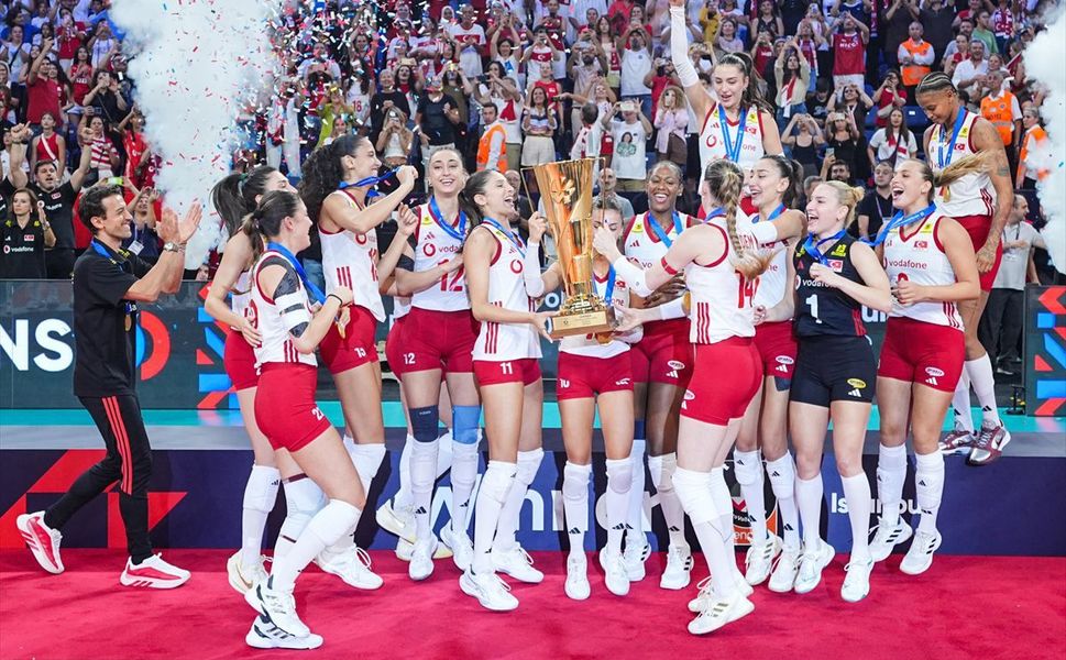 Türkiye, İtalya’yı 3-2 yenerek Avrupa kadınlar voleybol şampiyonluğunu korudu