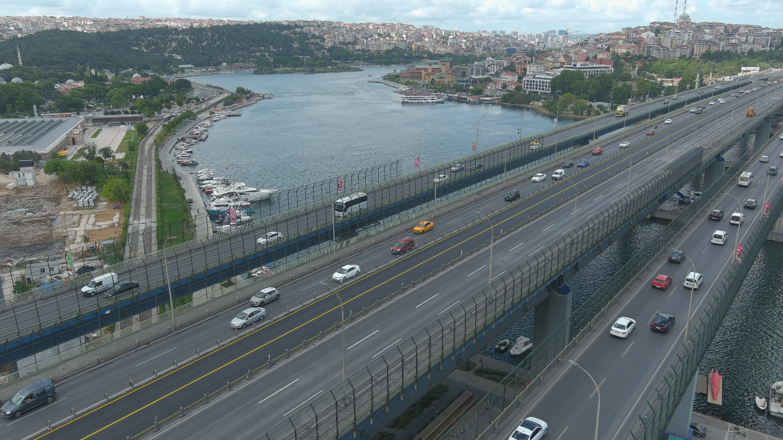 Hali̇ç Köprüsü Metrobüs Yolu Yeni̇lendi̇ (1)