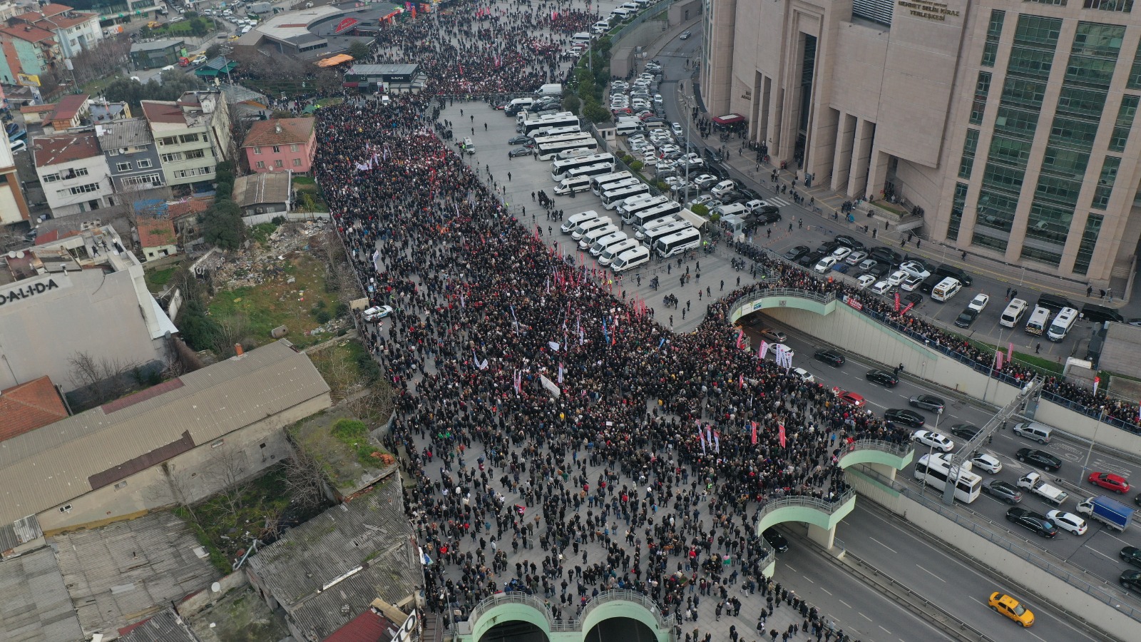 İstanbullular Çağlayan Adli̇yesi̇'nde (1)