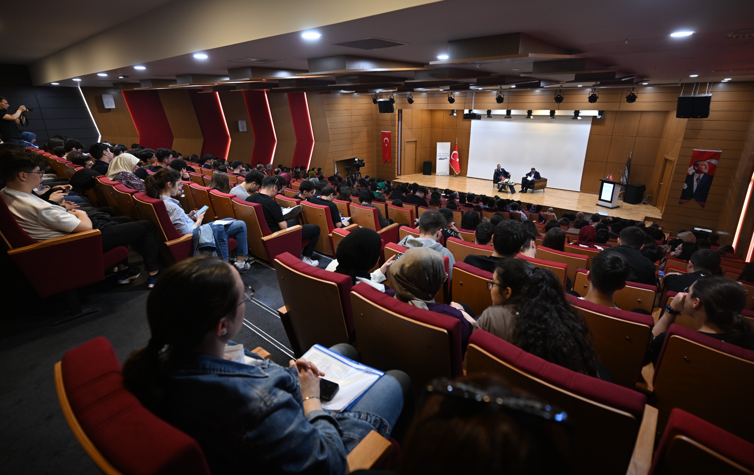 Başkan Burkay Mudanya Üniversitesi'nde Gençlerle Buluştu (6)