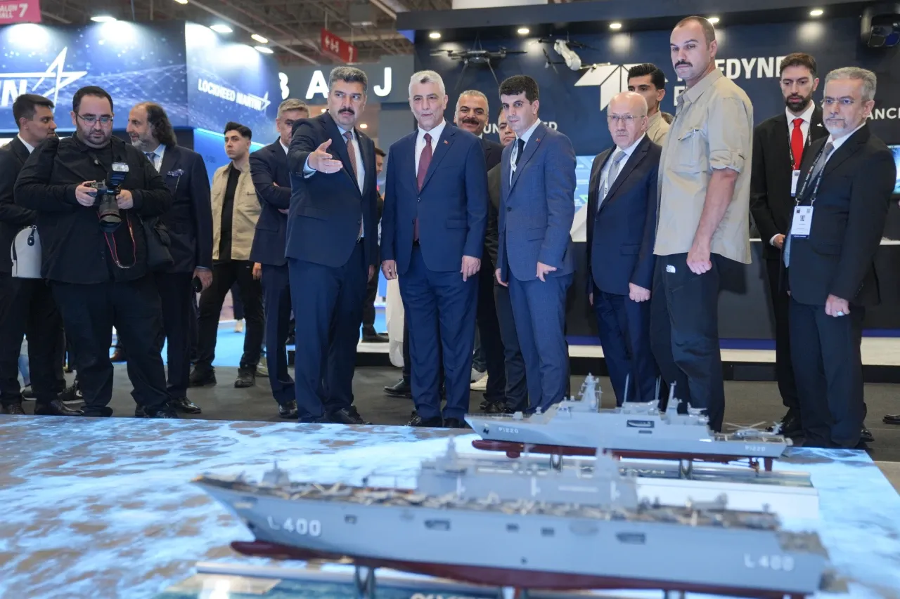 "Bolat’tan IDEF 2025 Ziyareti: 'Savunma Sanayimiz Dünya Sahnesinde'" "Bolat’tan IDEF 2025 Ziyareti: 'Savunma Sanayimiz Dünya Sahnesinde'"