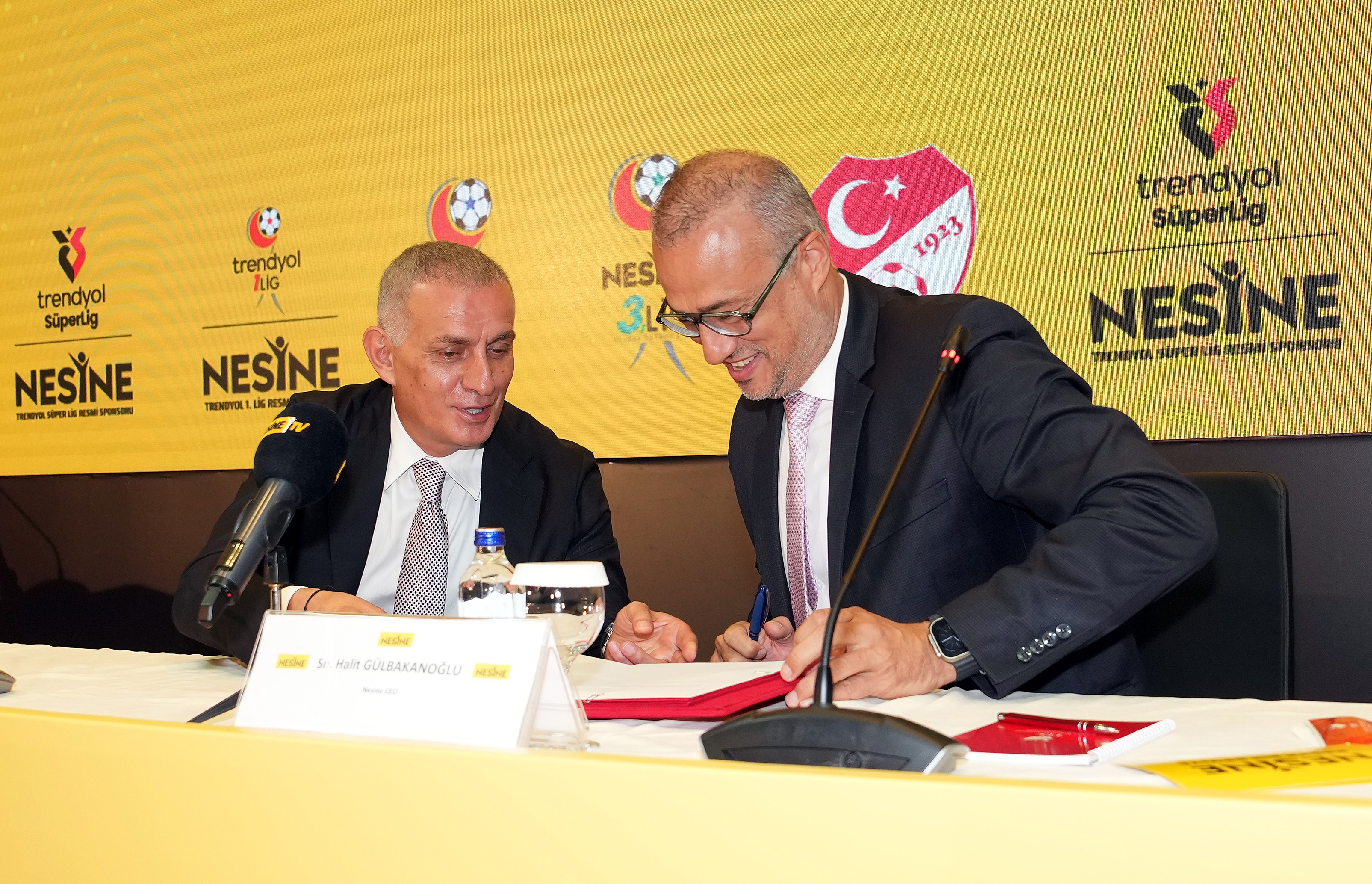 1755600460 S E K02154