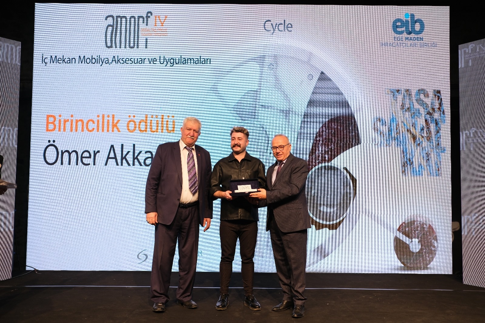 1757573117 1703138787 M A D E N6 1